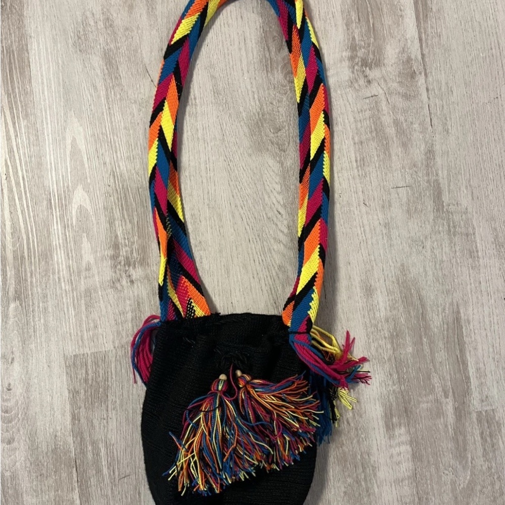 Beautiful Hand Made Wayuu Crochet Bags from Colombia - Picture 2 of 3